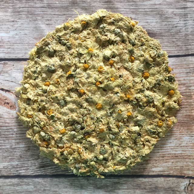 trà hoa cúc ép bánh